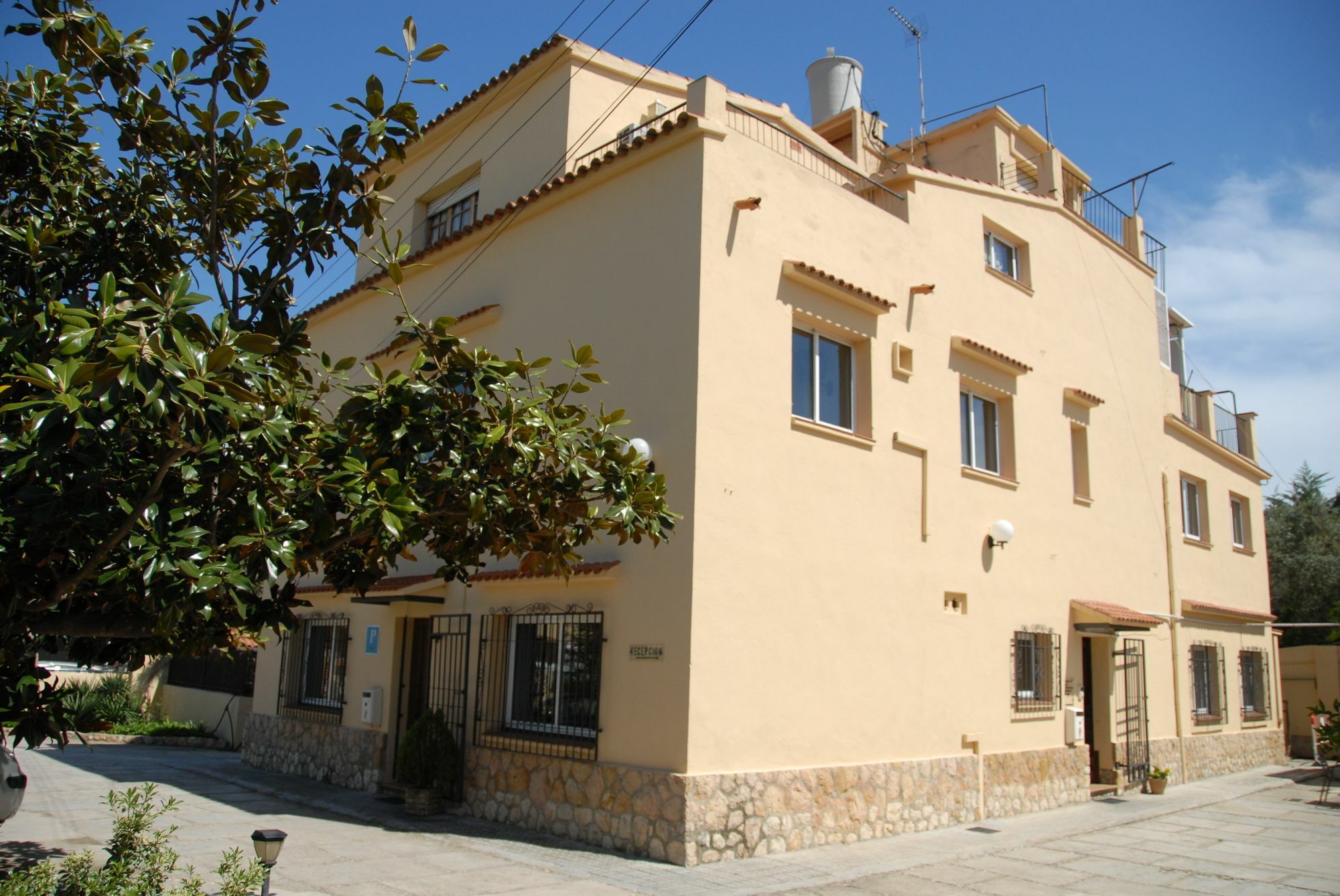 Hostal El Callejon Hotel Tarragona Exterior photo